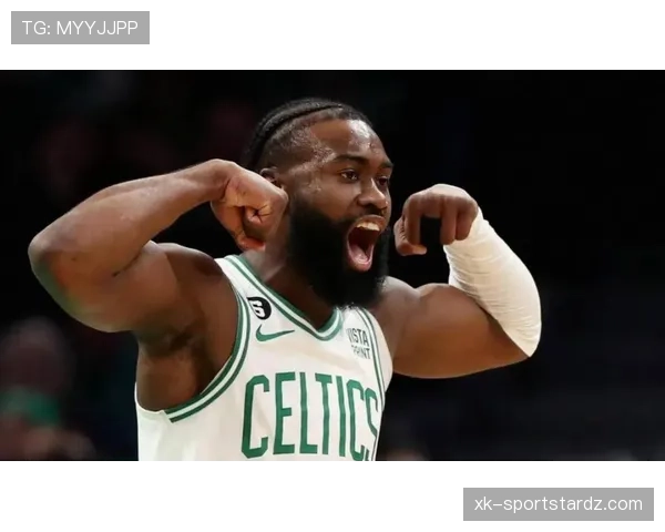 杰伦·布朗无球切入效率提升，拉开绿军进攻空间