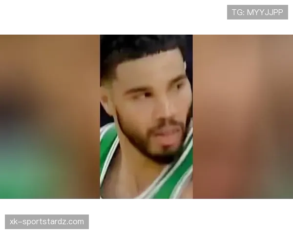 杰森·塔图姆无球跑动提升三分效率，关键时刻远投稳定拉开比分